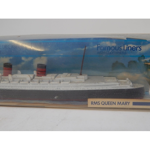 852 - Hornby: Model of HMS Queen Mary