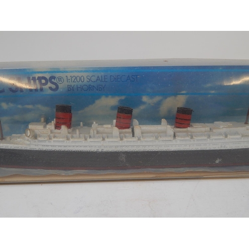 852 - Hornby: Model of HMS Queen Mary