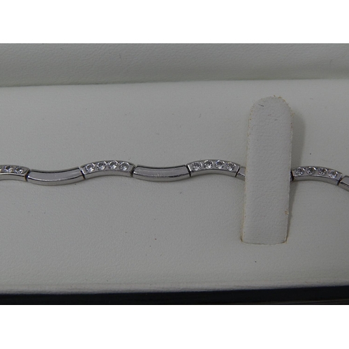 61 - 9ct white gold diamond bracelet 1.00ct, length 19cm.