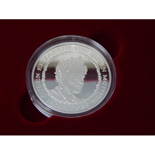 647 - 1900-2002 Queen Elizabeth The Queen Mother Silver Proof £5 Memorial Crown.