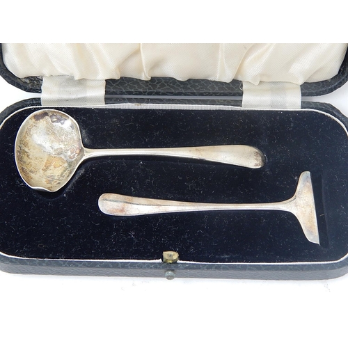 18 - Art Deco Silver Pusher & Spoon: Hallmarked Sheffield 1934 by P.F.J in Original Fitted Case