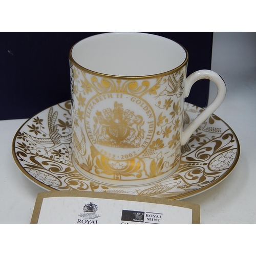 406 - 3 x Commemorative Cups: Buckingham Palace: Windsor Castle & Golden Jubilee: All Boxed & Mint