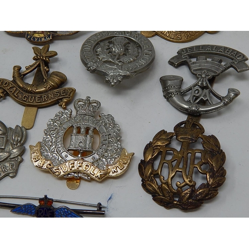 416 - Quantity of Military Cap Badges etc including a silver & Enamel RAF brooch