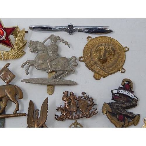 416 - Quantity of Military Cap Badges etc including a silver & Enamel RAF brooch