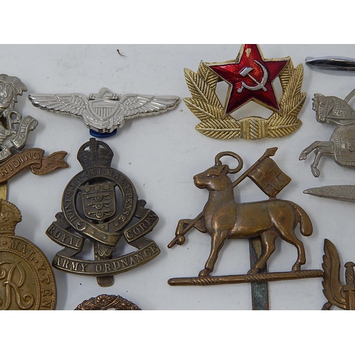 416 - Quantity of Military Cap Badges etc including a silver & Enamel RAF brooch