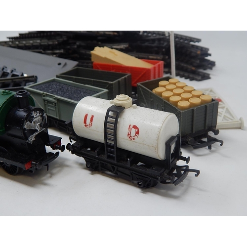 428 - Tri-Ang Clockwork Trainset complete with various carriages, track, points etc