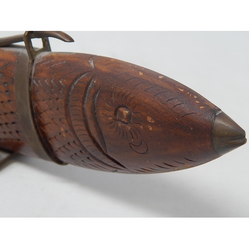 430 - African canteen in the form of a fish. The tail as the fork & the head as the knife. 33cm long.