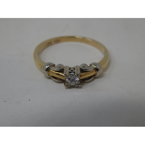 186 - 14ct (585) Gold & Diamond Ring: The Diamond Estimated at 0.25ct: Ring Size O