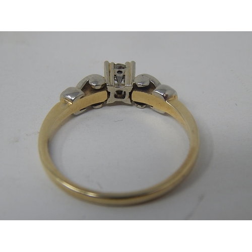 186 - 14ct (585) Gold & Diamond Ring: The Diamond Estimated at 0.25ct: Ring Size O