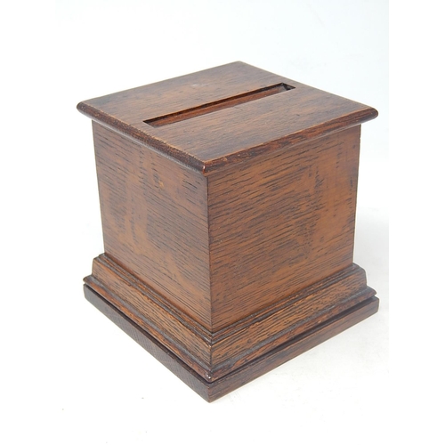 473 - Early 20th century oak cigarette dispenser: Measures 12cm High: 10cm diameter.