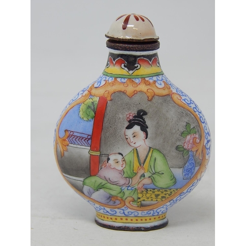 480 - CHINESE: Scent Bottle with hand painted reserves depicting a Lady & Child: Four Character Mark to Ba... 