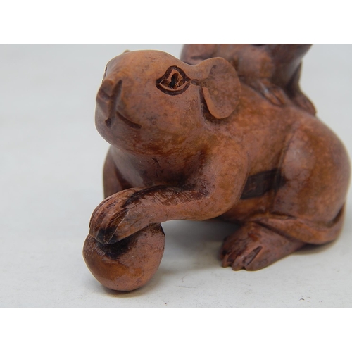 483 - CHINESE: Carved Wood Neksuke of a Rat & Her Young: Measures 5cm Wide