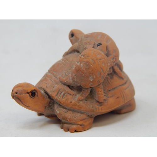 487 - CHINESE: Carved Wood Neksuke of a Tortoise & Her Young: Measures 5.4cm Wide