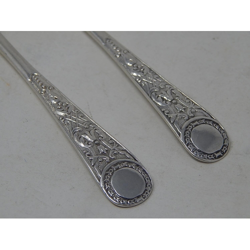 98 - Pair of Edwardian Silver Butter knives: Hallmarked Sheffield 1904 by Heath & Middleton: Length 15.8c... 