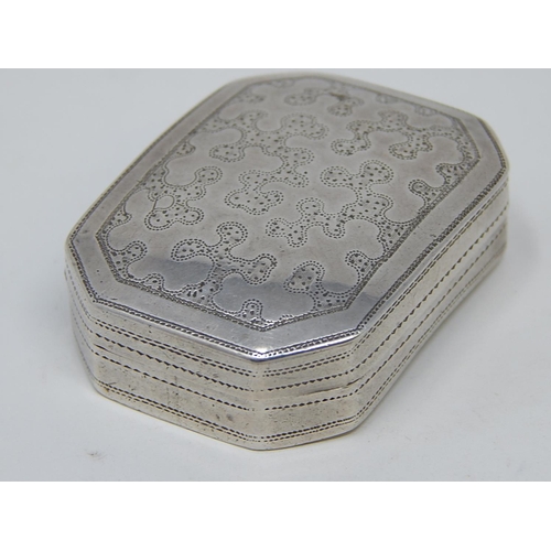 23 - George III silver Vinaigrette: Hallmarked Birmingham 1807 by Samuel Pemberton: Measures 4cm x 3cm