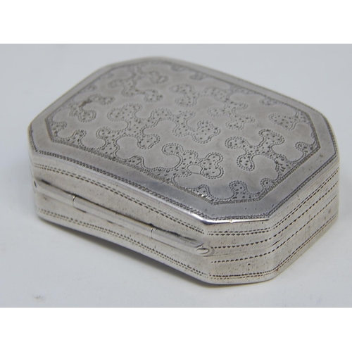 23 - George III silver Vinaigrette: Hallmarked Birmingham 1807 by Samuel Pemberton: Measures 4cm x 3cm
