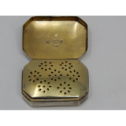 23 - George III silver Vinaigrette: Hallmarked Birmingham 1807 by Samuel Pemberton: Measures 4cm x 3cm