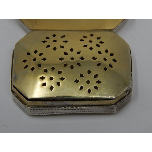 23 - George III silver Vinaigrette: Hallmarked Birmingham 1807 by Samuel Pemberton: Measures 4cm x 3cm