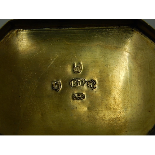 23 - George III silver Vinaigrette: Hallmarked Birmingham 1807 by Samuel Pemberton: Measures 4cm x 3cm