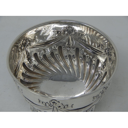 46 - Victorian Silver Sugar Bowl: Hallmarked Sheffield 1896 by James & William Deakin: Weight 92g