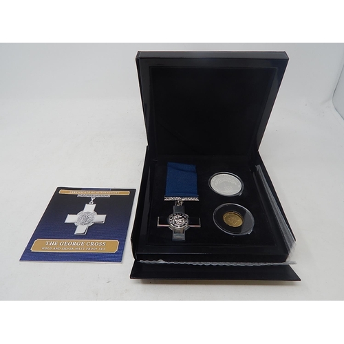 41 - 2015 George Cross Matt Proof Set comprising Silver Crown, Double Crown struck in 9ct Gold and weighi... 