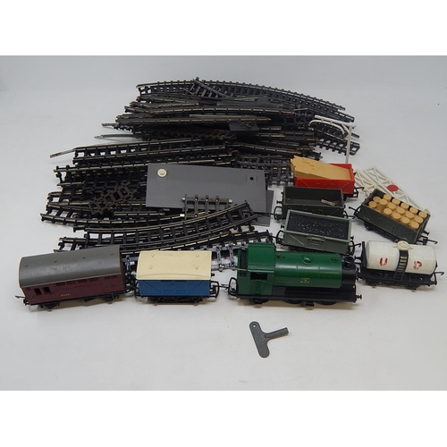 118 - Tri-Ang Clockwork Trainset complete with various carriages, track, points etc & Key