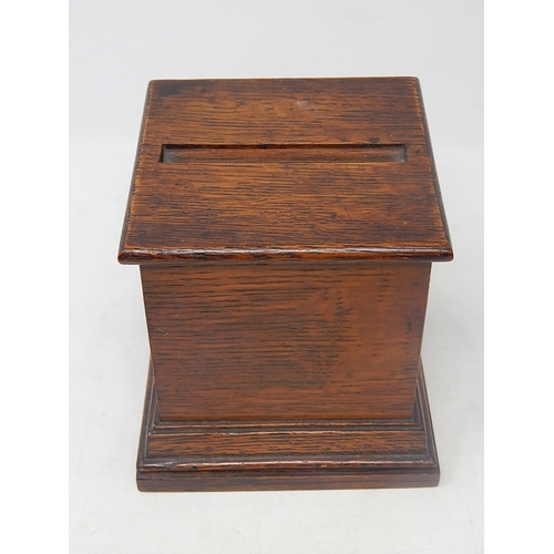 162 - Early 20th century oak cigarette dispenser: Measures 12cm High: 10cm diameter.