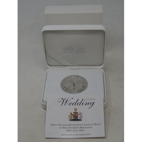 271 - 2011 William & Kate Proof Silver £5 coin