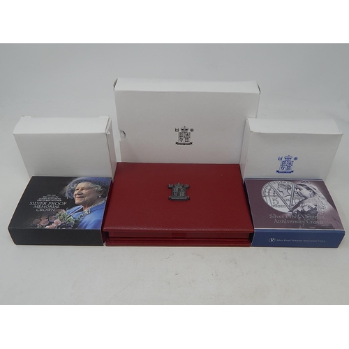 287 - 2001 de-luxe Proof Set; 2002 Queen Mother Silver Proof Crown; 2001 Victoria commemorative Proof Crow... 