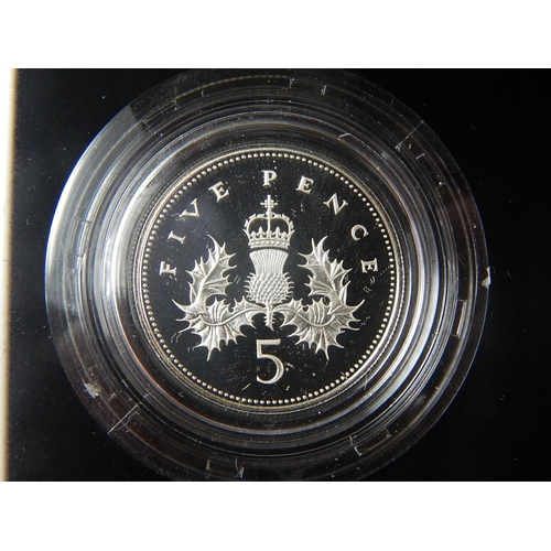 320 - 1990 5p pair; 1996 Crown; £5 2014 Piedfort; £5 Waterloo; 2016 Alderney £5 Proof