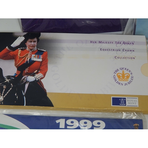 321 - Brilliant Uncirculated Sets 2000, 2006; £5 2000 BU; £2 1999 BU; 2007 5/-; Equestrian Crown Collectio... 