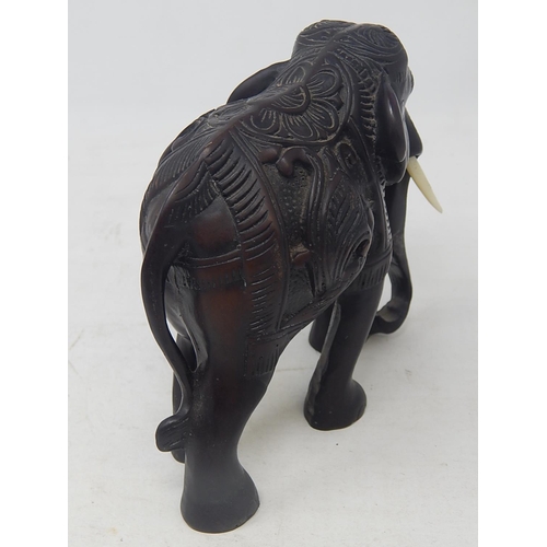 552 - 1920's Hardwood Elephant: Length 14cm: Height 13cm