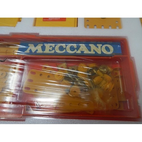 528A - MECCANO: 1978 Crane Construction Set: Motorised: BOXED: COMPLETE: UNOPENED.