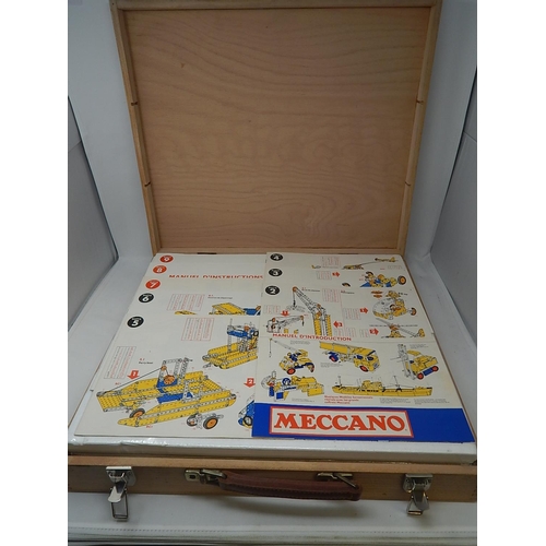 528B - MECCANO: 1970's Set No9: 3 Layers Complete With ALL 9 Booklets in Original Wooden Fitted Case: COMPL... 