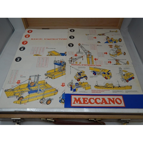 528B - MECCANO: 1970's Set No9: 3 Layers Complete With ALL 9 Booklets in Original Wooden Fitted Case: COMPL... 