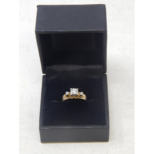 40 - 18ct Yellow & White gold Vintage Diamond ring with 3 round brilliant cut Diamonds claw set.