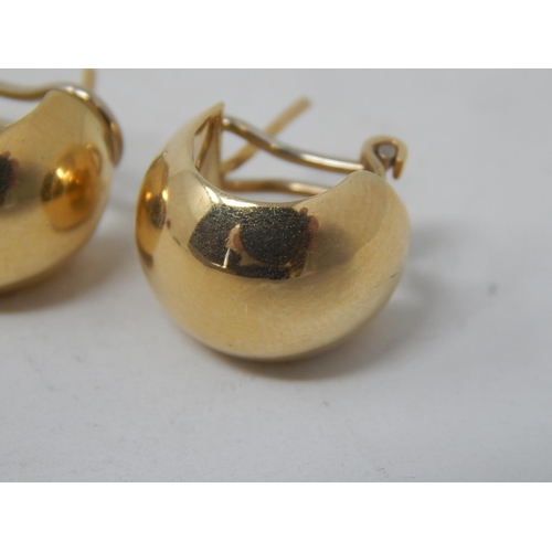 47 - 18ct Yellow Gold Vintage clip clasp back earrings.