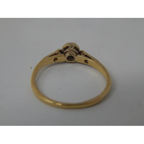 51 - Vintage 18ct Yellow gold & platinum Diamond ring with centre round brilliant cut Diamond. S1 clarity... 