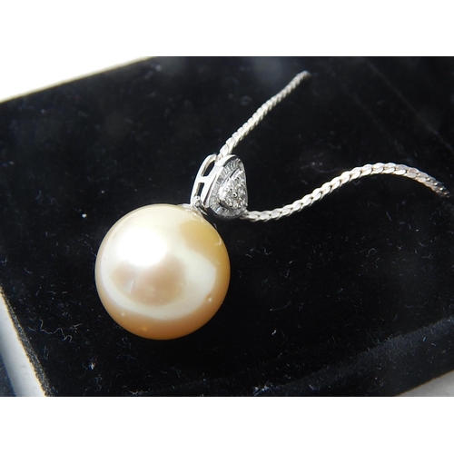 56 - 18ct White gold pearl & Diamond pendant. Featuring a Cultured South Sea Pearl, pale Gold in colour 1... 