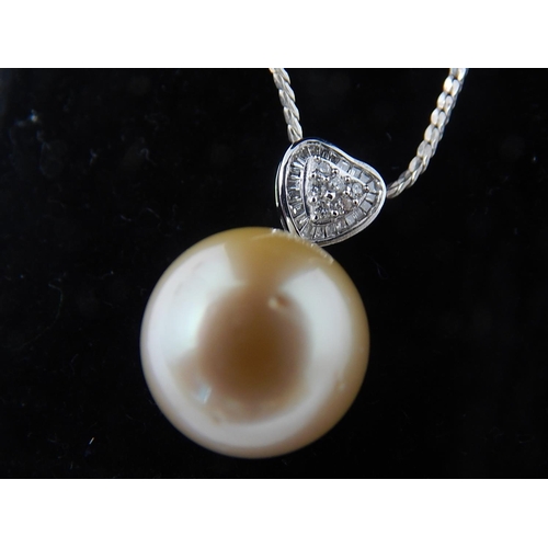 56 - 18ct White gold pearl & Diamond pendant. Featuring a Cultured South Sea Pearl, pale Gold in colour 1... 