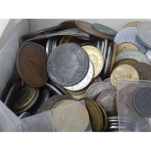 289 - Box of misc coins