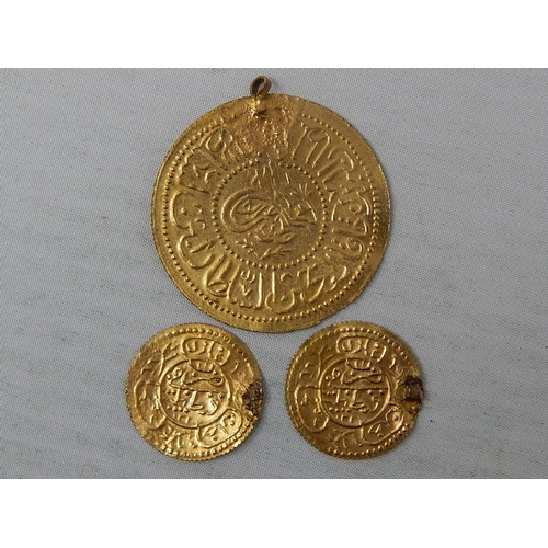 372 - 3 x Indian Gold coins very high carat weight 4.17g