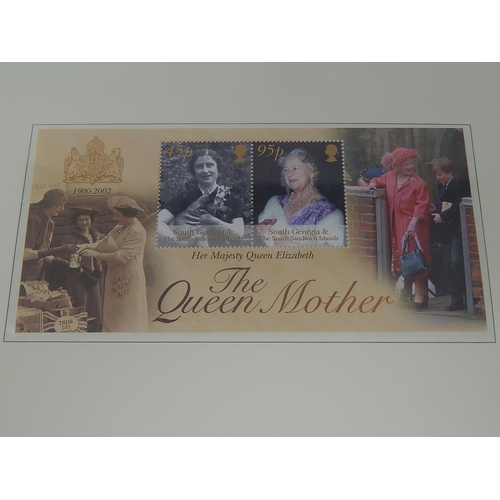 266 - The Queen Mother 1900-2002 de-luxe stamp and colour illustrated cover collection housed in black alb... 