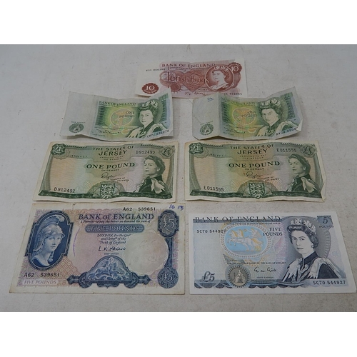 153 - Banknotes:  Early O'Brien Lion & Key £5 note; Gill £5 note; 2 x vintage £1 note; 10 Shilling note & ... 