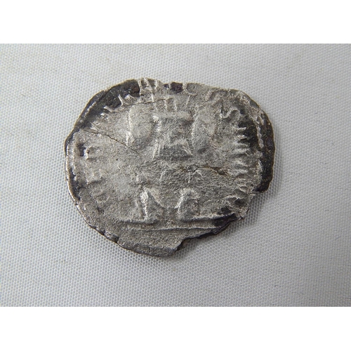 171 - Roman radiates: Quintillus AD 270; Claudius AD 268-270; Silver Radiate of Gallienus AD253-268 joint ... 