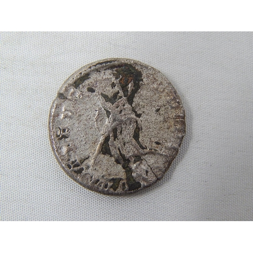 171 - Roman radiates: Quintillus AD 270; Claudius AD 268-270; Silver Radiate of Gallienus AD253-268 joint ... 