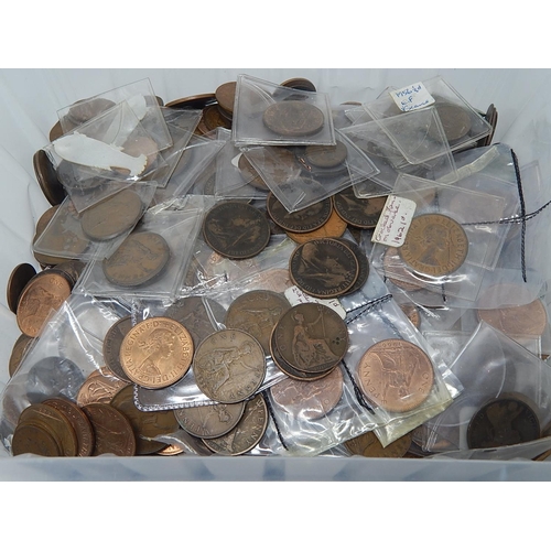 244 - Large Quantity of Victorian & Later Pennies, Half Pennies & Farthings. Several kg.