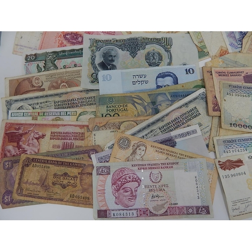 71 - World Banknotes