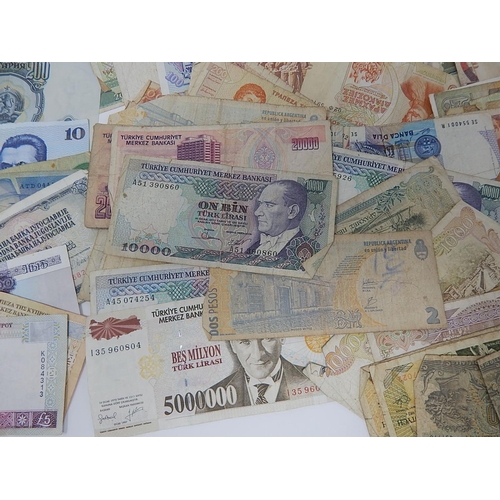 71 - World Banknotes