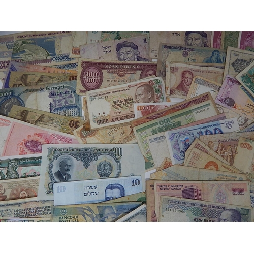 71 - World Banknotes